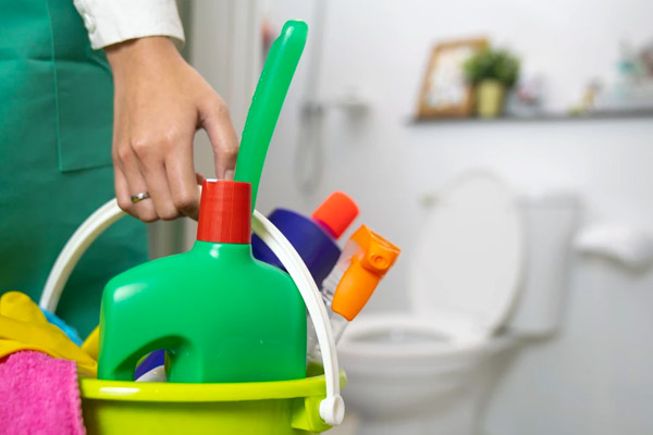 bathroom-cleaning